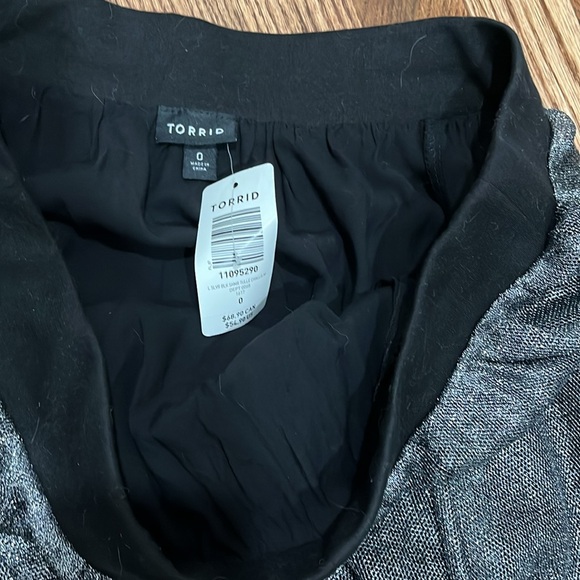 Torrid Silver Tulle Skater Skirt Sz 0 - Picture 4 of 7